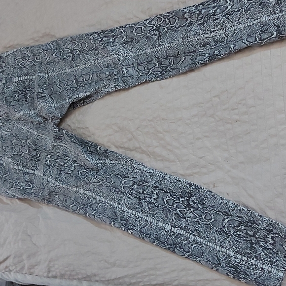 Lord  & Taylor Snake Print Pants/Black/White/Designer/Sz 10/Distressed - Picture 2 of 6